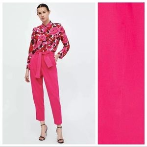 NWT. Zara Fuschia Paperbag Trousers. Size XS.